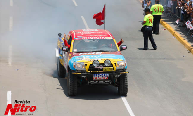 Diego Weber y Alonso Carrillo en el podio de la largada